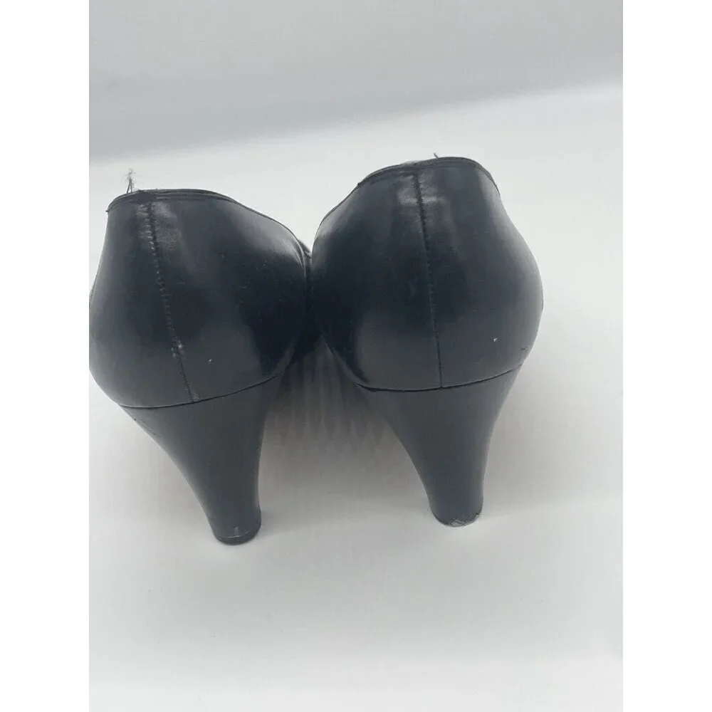 SALVATORE FERRAGAMO BLACK  Leather Pumps SIZE 9.5 6A Narrow Width Elegant Career